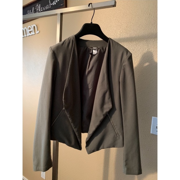 A Blazer - Picture 1 of 1